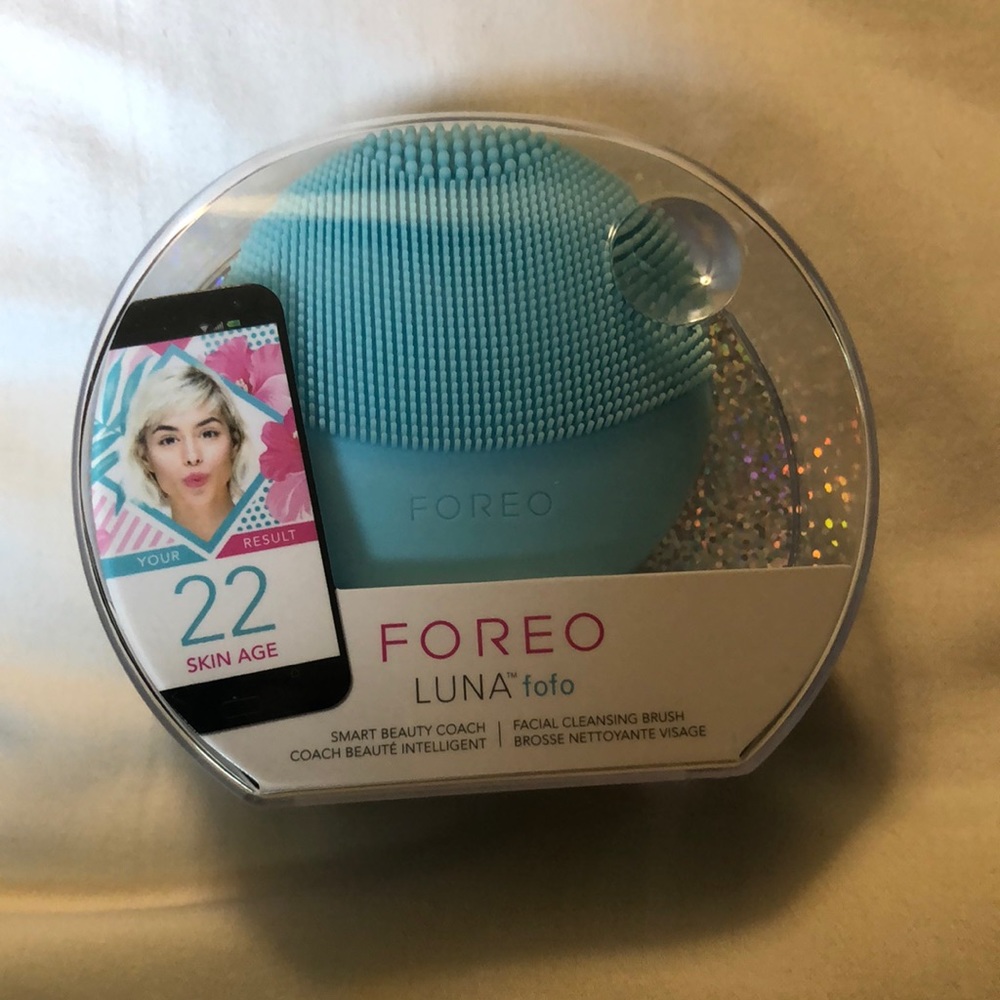 Foreo Luna smart beauty facial cleansing brush